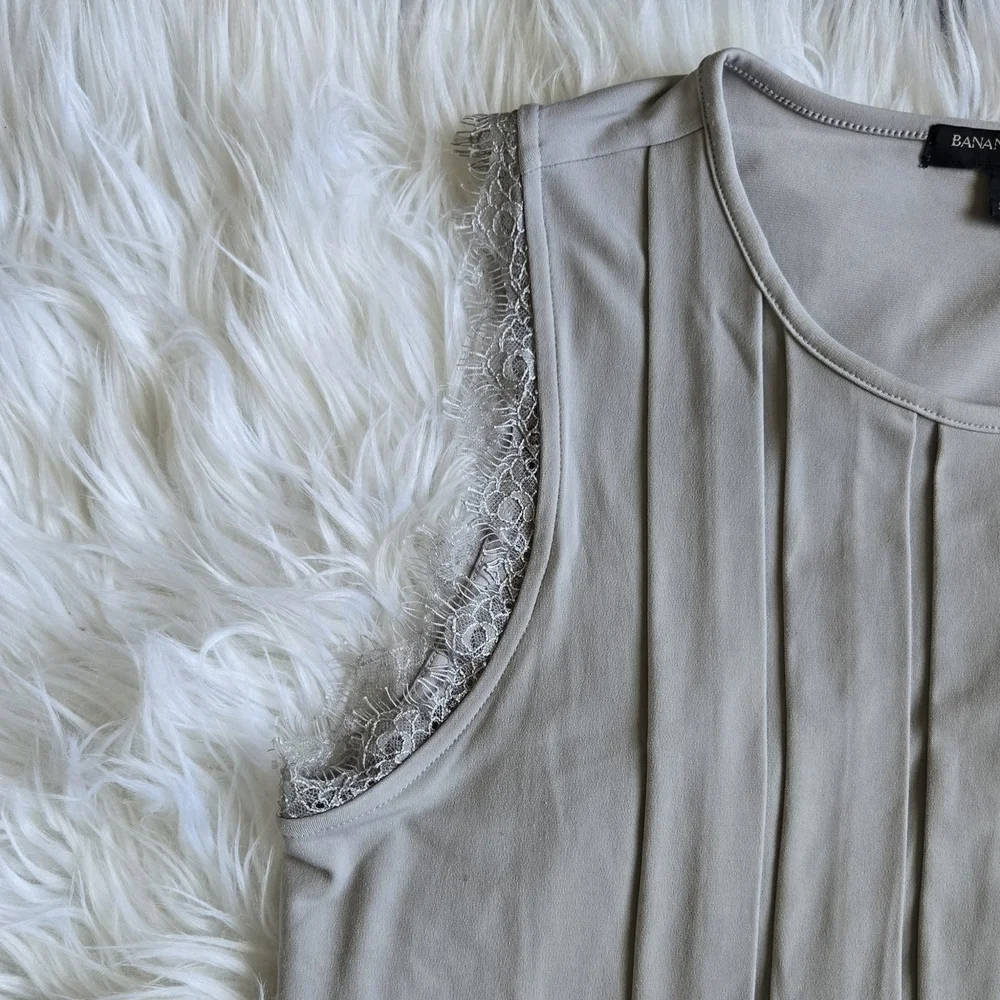 Banana Republic Women's Gray Sleeveless Top - Picture 2 of 3